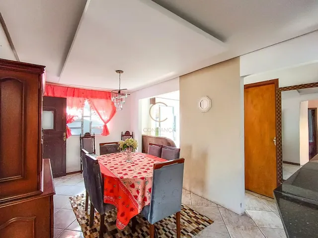 Imagem 7: Casa à venda em Olaria, Canoas - 140m² - Churrasqueira e Piso Laminado