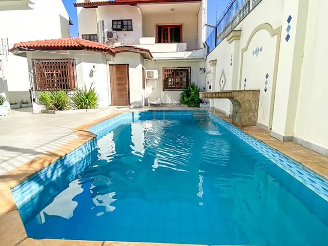 Imagem 5: Casa à venda em Canoas - Jardim do Lago - 248.97m² - Churrasqueira e Closet