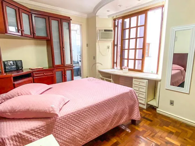 Imagem 7: Casa à venda em Canoas - Jardim do Lago - 248.97m² - Churrasqueira e Closet