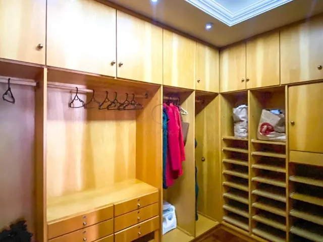 Imagem 8: Casa à venda em Canoas - Jardim do Lago - 248.97m² - Churrasqueira e Closet