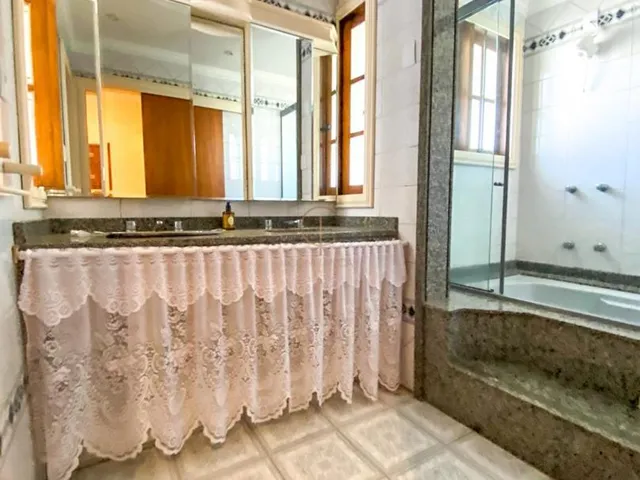 Imagem 9: Casa à venda em Canoas - Jardim do Lago - 248.97m² - Churrasqueira e Closet
