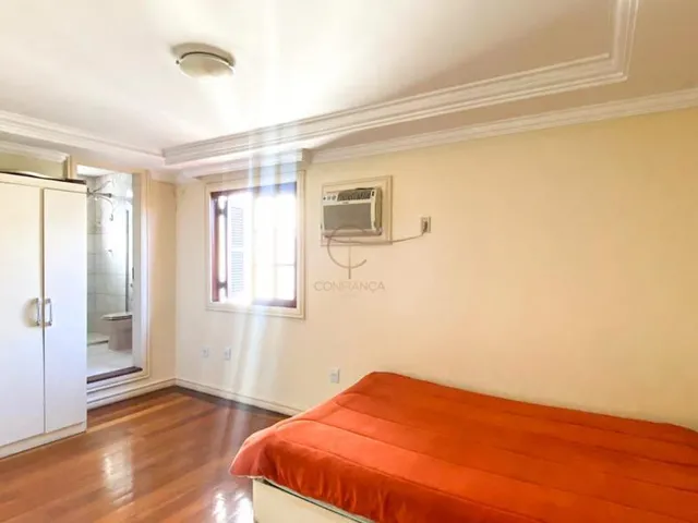 Imagem 16: Casa à venda em Canoas - Jardim do Lago - 248.97m² - Churrasqueira e Closet
