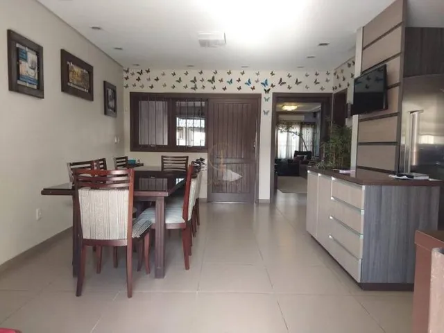 Imagem 5: CASA com 3 dormitórios, suíte 4 banheiros e amplo pátio a venda em Canoas
