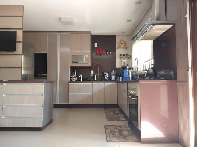 Imagem 7: CASA com 3 dormitórios, suíte 4 banheiros e amplo pátio a venda em Canoas