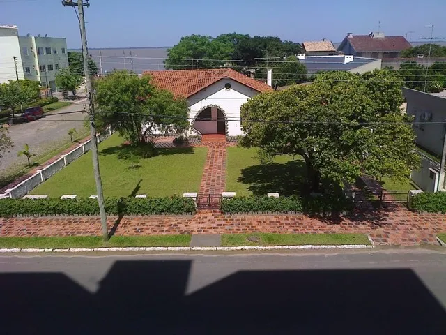 Imagem: A casa possui 3 Dormitórios, 1 Banheiro, 1 Vaga na