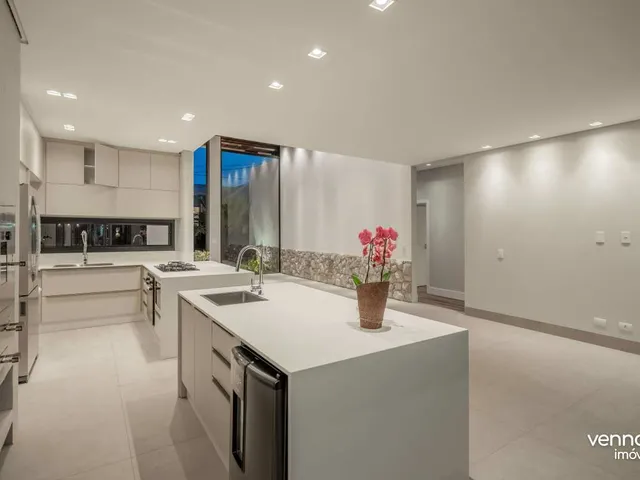 Imagem 2: Casa de Alto Padrão no Tropical 3: Piscina Aquecida, Gourmet e 4 Vagas – R$ 2,3 Mi