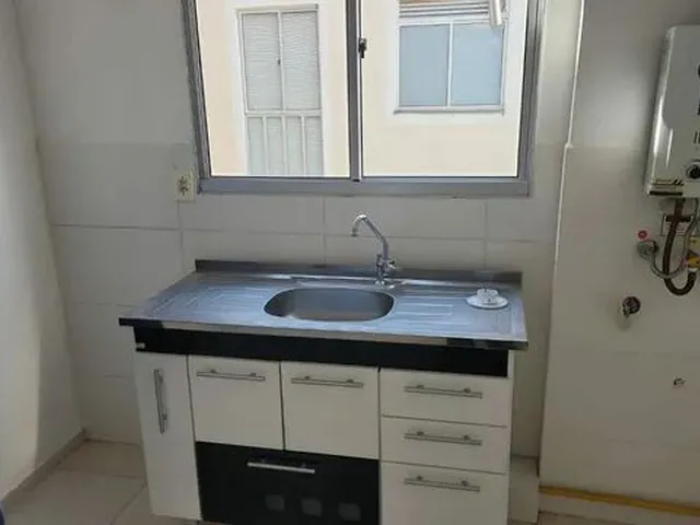 Imagem: O apartamento possui 2 Dormitórios, 1 Banheiro, 1 Vaga na
