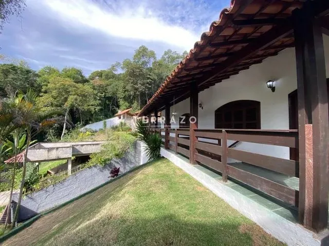 Imagem 1: Casa para Aluguel, 3 Quartos, 1 Suíte, 2 Vagas, Golfe - Teresópolis/Rj - R$ 3500,00