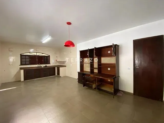 Imagem 2: Casa para Aluguel, 3 Quartos, 1 Suíte, 2 Vagas, Golfe - Teresópolis/Rj - R$ 3500,00