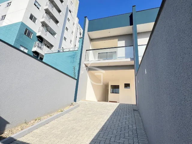 Imagem: A casa possui 3 Dormitórios, 3 Suítes, 4 Banheiros, 6