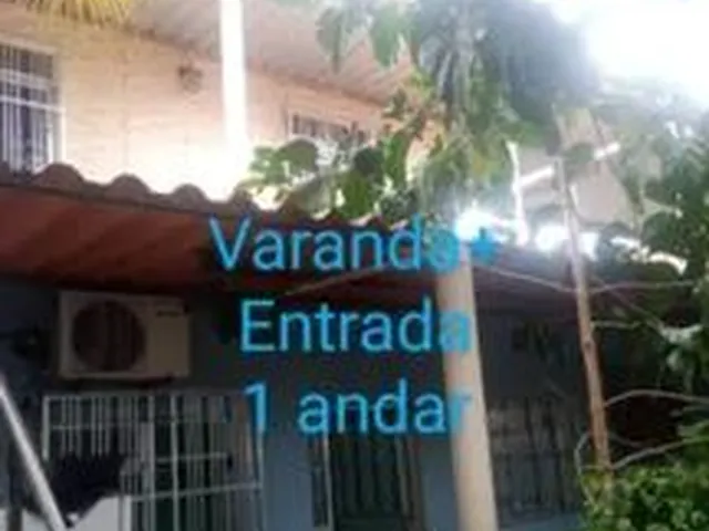 Imagem: A casa possui 4 Dormitórios, 3 Banheiros, 3 Vagas na
