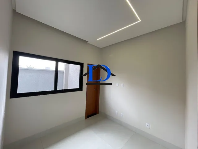 Imagem 7: Casa de Alto Padrão à Venda em Condomínio Exclusivo em Senador Canedo-GO: 3 Quartos, 3