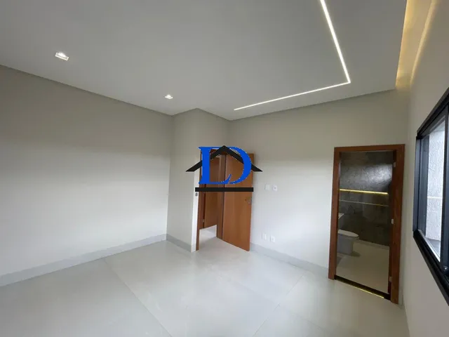 Imagem 13: Casa de Alto Padrão à Venda em Condomínio Exclusivo em Senador Canedo-GO: 3 Quartos, 3