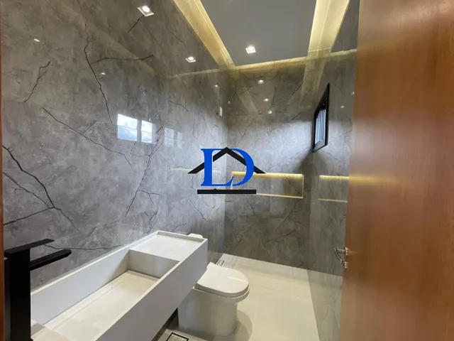Imagem 5: Casa de Alto Padrão à Venda em Condomínio Exclusivo em Senador Canedo-GO: 3 Quartos, 3