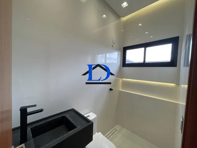 Imagem 6: Casa de Alto Padrão à Venda em Condomínio Exclusivo em Senador Canedo-GO: 3 Quartos, 3