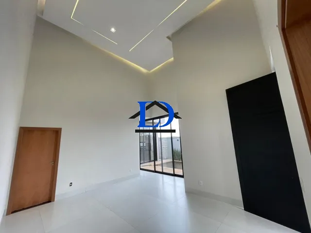 Imagem 14: Casa de Alto Padrão à Venda em Condomínio Exclusivo em Senador Canedo-GO: 3 Quartos, 3
