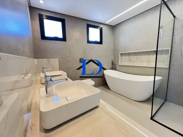 Imagem 3: Imperdível: Casa de luxo em condomínio, 4 suítes, 3 salas, 6 banheiros, 4 vagas