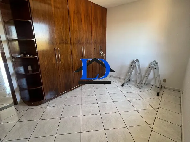 Imagem 8: Casa à venda no Jardim América em Goiânia-GO: Sobrado com 3 quartos, suíte, 2 salas
