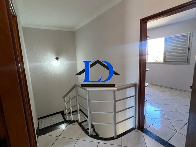 Imagem 7: Casa à venda no Jardim América em Goiânia-GO: Sobrado com 3 quartos, suíte, 2 salas