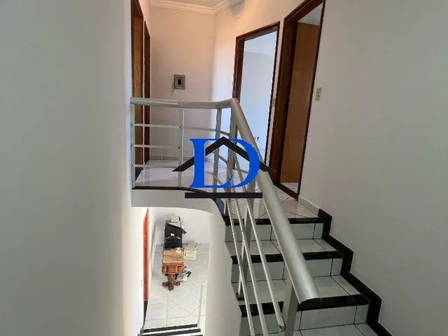Imagem 12: Casa à venda no Jardim América em Goiânia-GO: Sobrado com 3 quartos, suíte, 2 salas