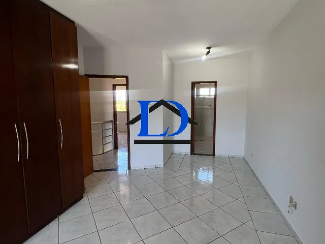 Imagem 16: Casa à venda no Jardim América em Goiânia-GO: Sobrado com 3 quartos, suíte, 2 salas