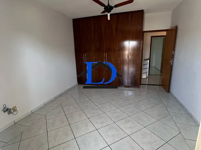 Imagem 9: Casa à venda no Jardim América em Goiânia-GO: Sobrado com 3 quartos, suíte, 2 salas