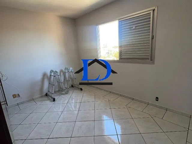 Imagem 13: Casa à venda no Jardim América em Goiânia-GO: Sobrado com 3 quartos, suíte, 2 salas