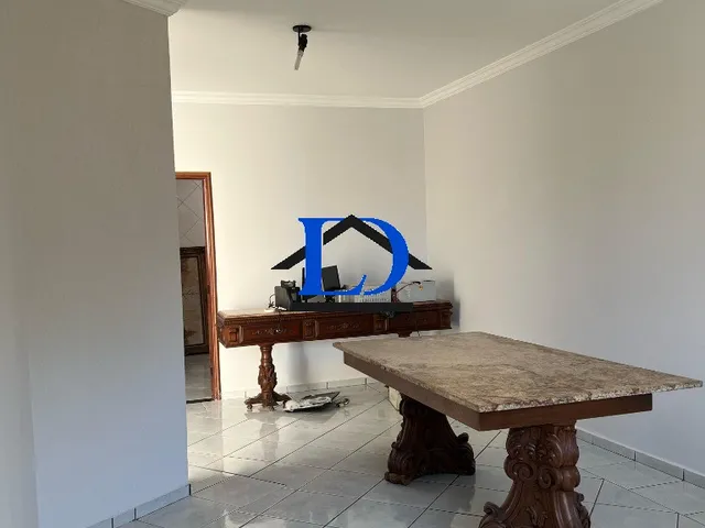 Imagem 11: Casa à venda no Jardim América em Goiânia-GO: Sobrado com 3 quartos, suíte, 2 salas