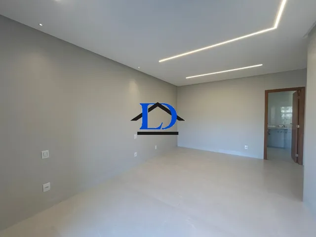 Imagem 4: Oportunidade Única: Casa em Condomínio de Alto Padrão com 4 Suítes e Piscina Aquecida