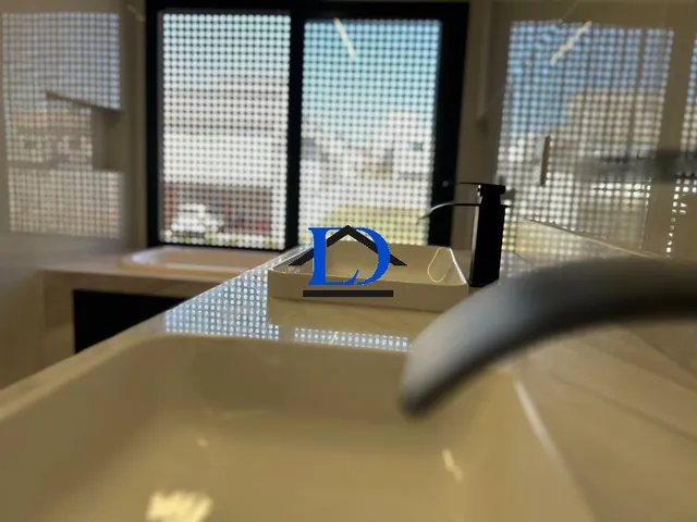 Imagem 16: Oportunidade Única: Casa em Condomínio de Alto Padrão com 4 Suítes e Piscina Aquecida