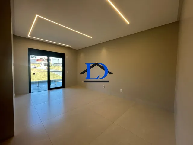 Imagem 5: Oportunidade Única: Casa em Condomínio de Alto Padrão com 4 Suítes e Piscina Aquecida