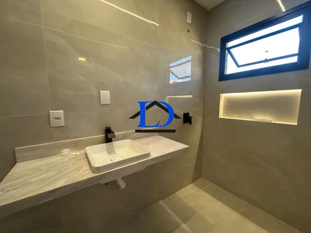 Imagem 9: Oportunidade Única: Casa em Condomínio de Alto Padrão com 4 Suítes e Piscina Aquecida
