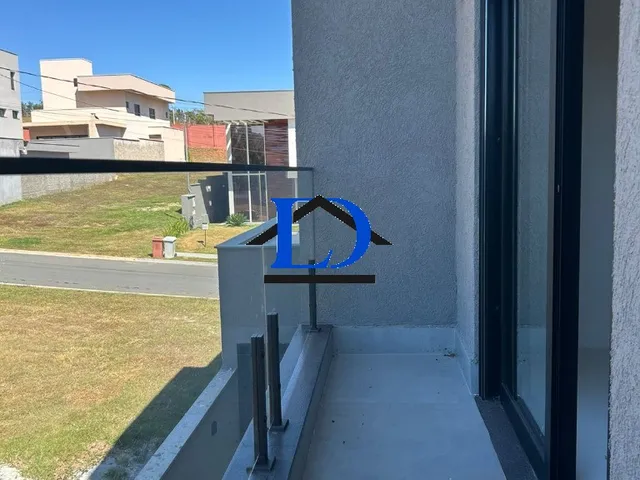Imagem 2: Oportunidade Única: Casa em Condomínio de Alto Padrão com 4 Suítes e Piscina Aquecida