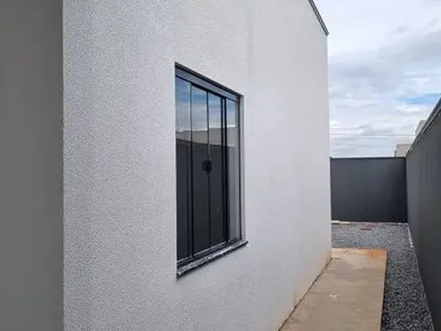 Imagem: A casa possui 3 Dormitórios, 2 Banheiros, 3 Vagas na