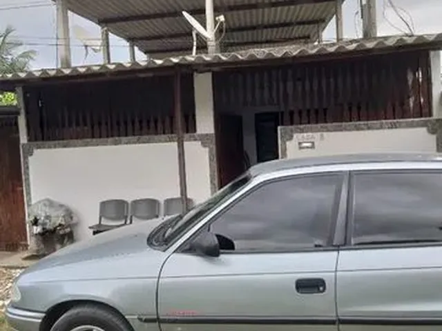 Imagem: Vendo Ou Troco Casa de 3 Quartos em Coroa