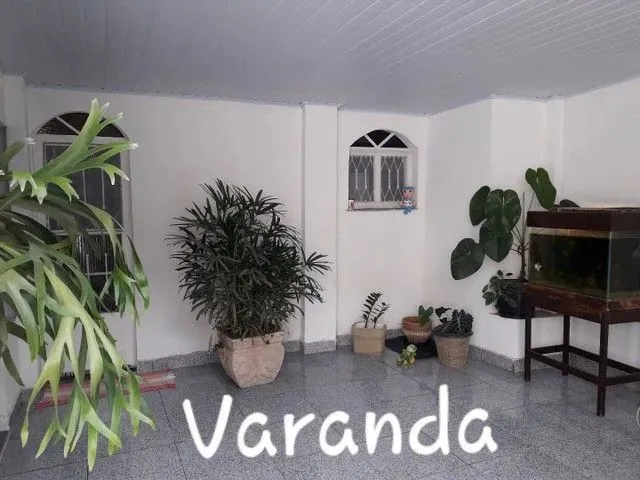 Imagem: A casa possui 3 Dormitórios, 3 Banheiros, 2 Vagas na