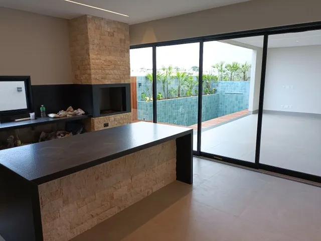 Imagem: A casa em condomínio possui 3 Dormitórios, 5 Banheiros, 2
