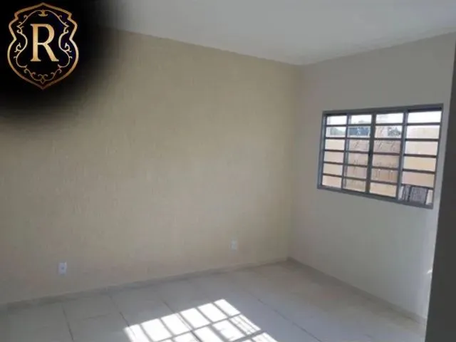 Imagem: Casa com 2 Quartos e Garagem a Venda