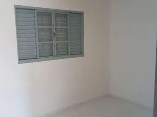 Imagem 4: Casa com 2 Quartos e Garagem a Venda