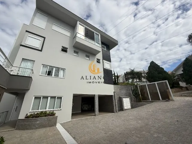 Imagem: A casa possui 5 Dormitórios, 3 Suítes, 2 Banheiros, 4