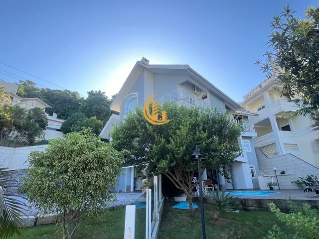 Imagem: A casa possui 4 Dormitórios, 3 Suítes, 3 Banheiros, 3