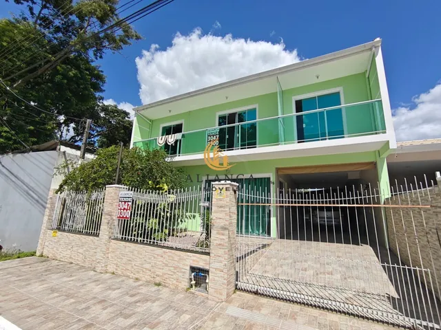Imagem: A casa possui 3 Dormitórios, 1 Suíte, 1 Banheiro, 2 Vagas