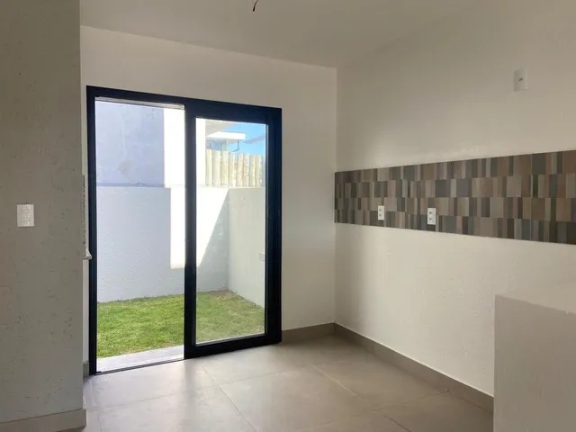Imagem 2: Casa à venda em Garopaba-SC, bairro Areias de Palhocinha, com 83,00 m² de área