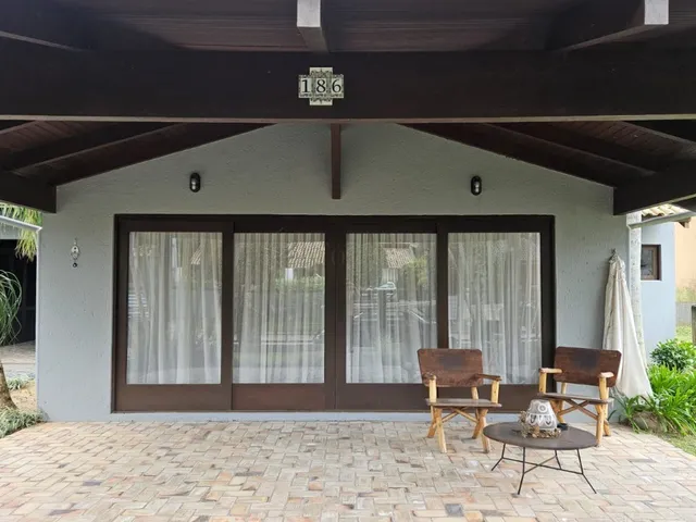 Imagem 9: Casa à Venda ou Locação em Garopaba-SC: 2 Quartos, 1 Suíte, 2 Banheiros, 3 Vagas no