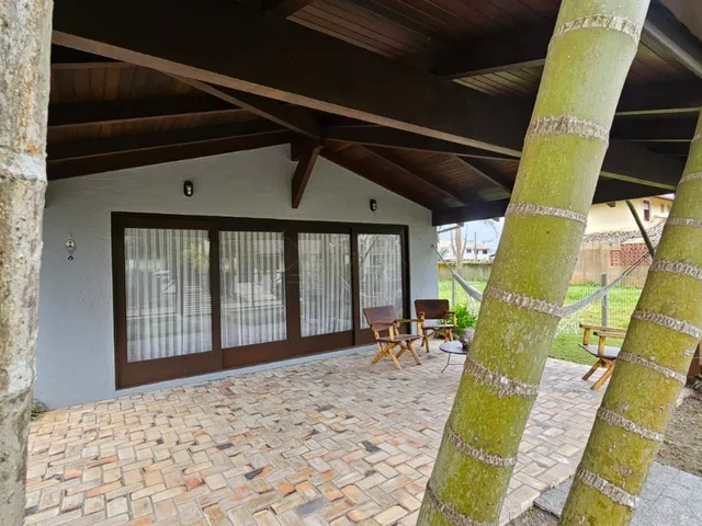 Imagem 8: Casa à Venda ou Locação em Garopaba-SC: 2 Quartos, 1 Suíte, 2 Banheiros, 3 Vagas no