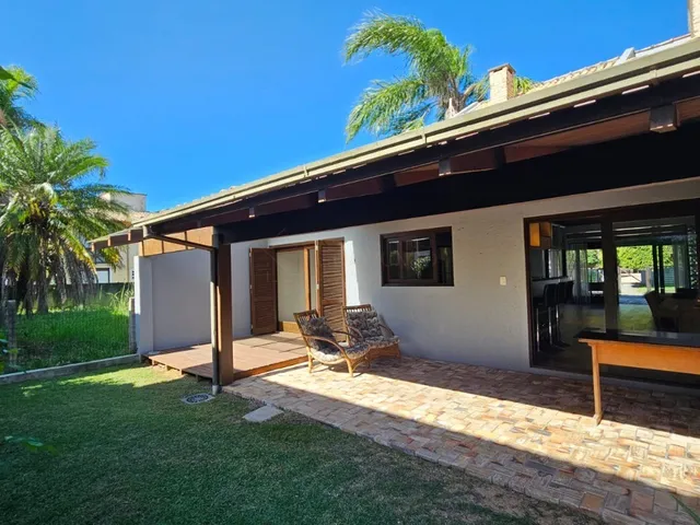 Imagem 15: Casa à Venda ou Locação em Garopaba-SC: 2 Quartos, 1 Suíte, 2 Banheiros, 3 Vagas no