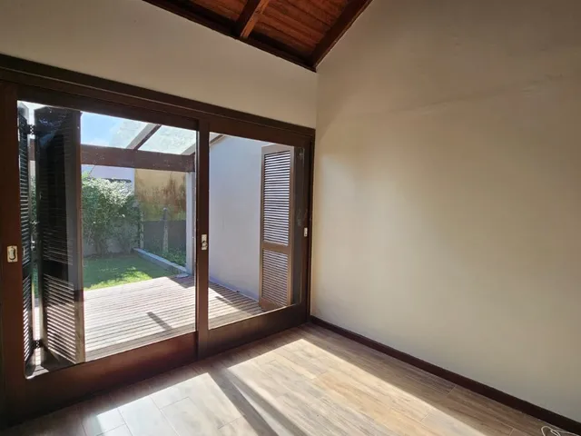 Imagem 16: Casa à Venda ou Locação em Garopaba-SC: 2 Quartos, 1 Suíte, 2 Banheiros, 3 Vagas no