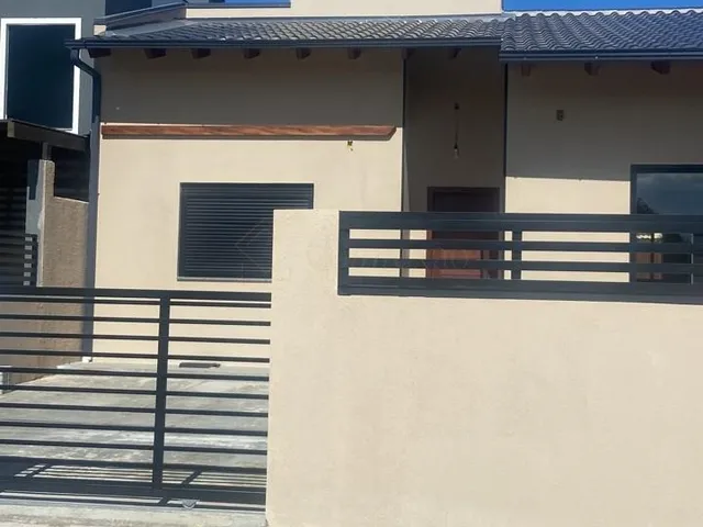 Imagem 5: Casa À Venda em Garopaba-Sc: 2 Quartos, 2 Suítes, 1 Vaga - Viva o Seu Sonho em Areias de Palhocinha!