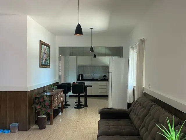 Imagem 3: Casa À Venda em Garopaba-Sc: 2 Quartos, 1 Suíte, 3 Vagas. Oportunidade Única em Localização Privilegiada!