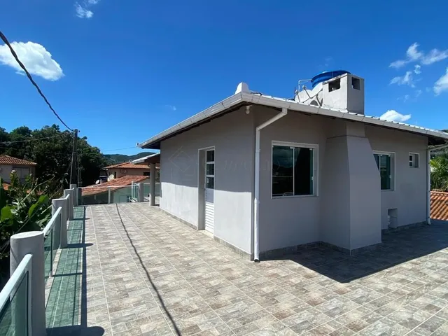 Imagem 11: Casa À Venda em Garopaba-Sc: 2 Quartos, 1 Suíte, 3 Vagas. Oportunidade Única em Localização Privilegiada!